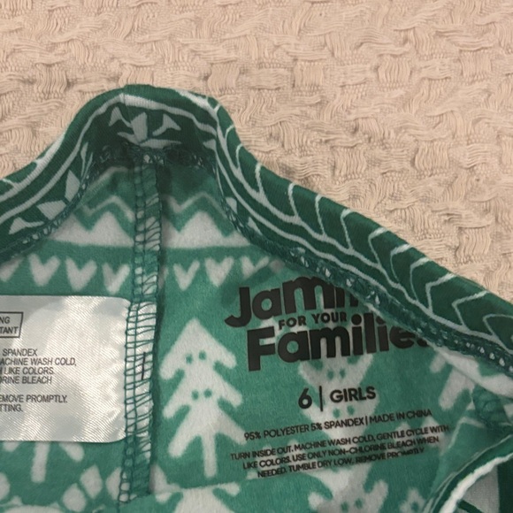 Mini Bear and Elf Kids Pajama Set - Picture 9 of 9